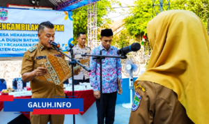 Yansri Yuliani resmi dilantik sebagai Kepala Dusun Batununggal Desa Mekarmukti, Kecamatan Cisaga, Ciamis. Kades Ibro meminta Kadus baru
