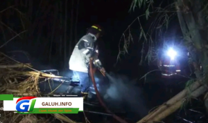 Kebakaran Rumpun Bambu di Belakang Perum Kertasari Ciamis, Api Membesar Diterpa Angin