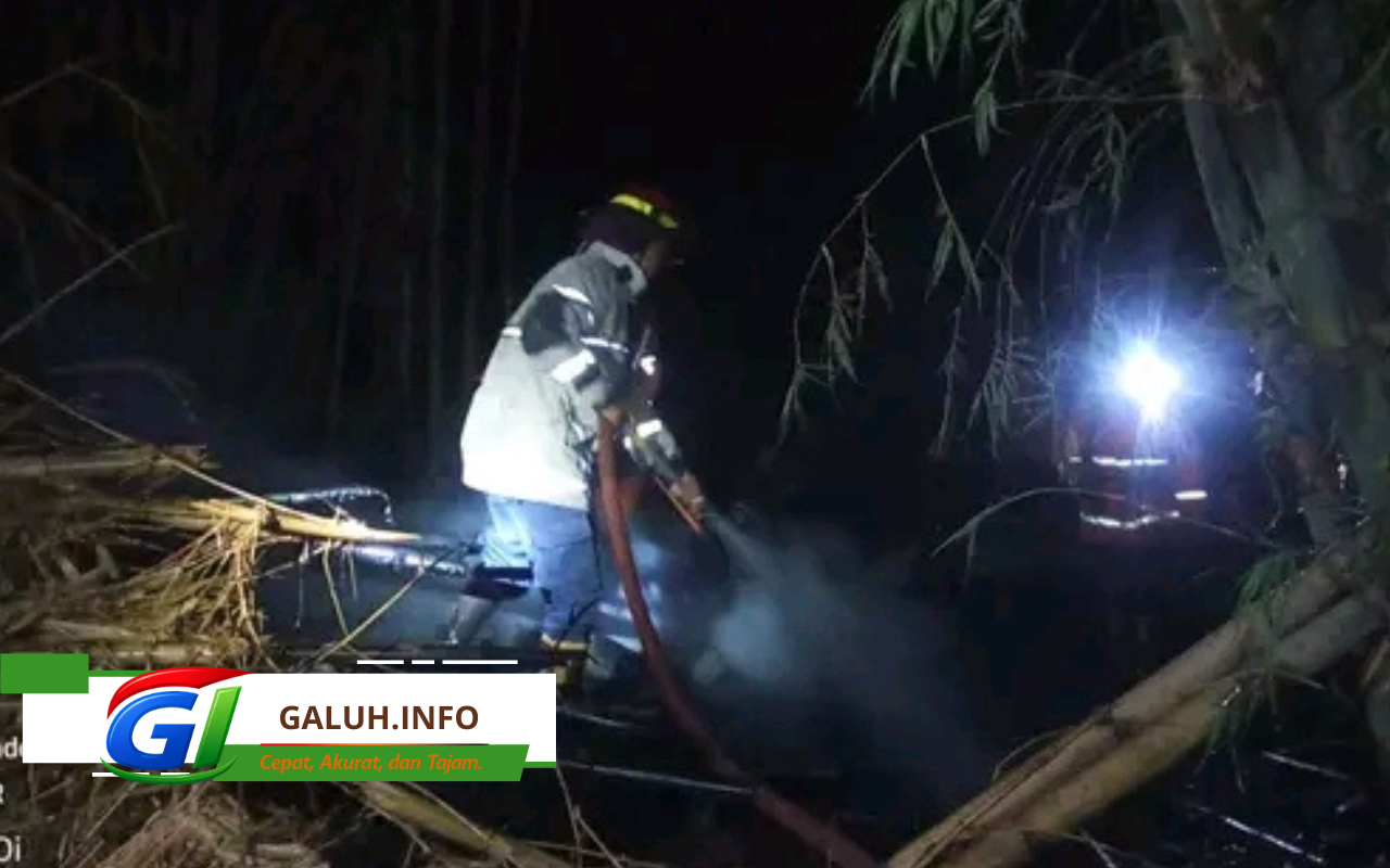 Kebakaran Rumpun Bambu di Belakang Perum Kertasari Ciamis, Api Membesar Diterpa Angin Kebakaran Rumpun Bambu di Belakang Perum Kertasari Ciamis, Api Membesar Diterpa Angin