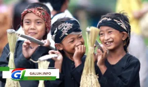 Mengenal makna ungkapan Sunda “Tong cicing di lawang,