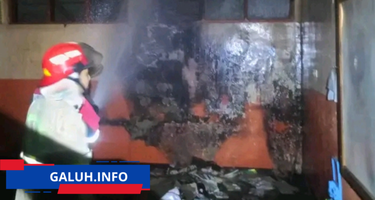 SDN 1 Gerba, Kecamatan Cipaku, Ciamis, terbakar pada Minggu sore.