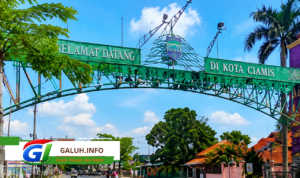 Ciamis terus menjaga citra sebagai daerah bersih dan asri. Budaya gotong royong Ciamis terus menjaga citra sebagai daerah bersih dan asri. Budaya gotong royong
