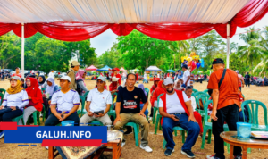 Warga Cigembor Tumpah Ruah Ikuti Jalan Sehat