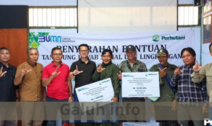 Perhutani KPH Ciamis Salurkan Bantuan TJSL Rp17 Juta untuk Wisata Curug Bojong