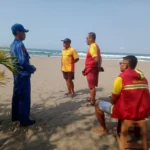 Satpolairud Polres Pangandaran memperkuat pengamanan Pantai Pangandaran.